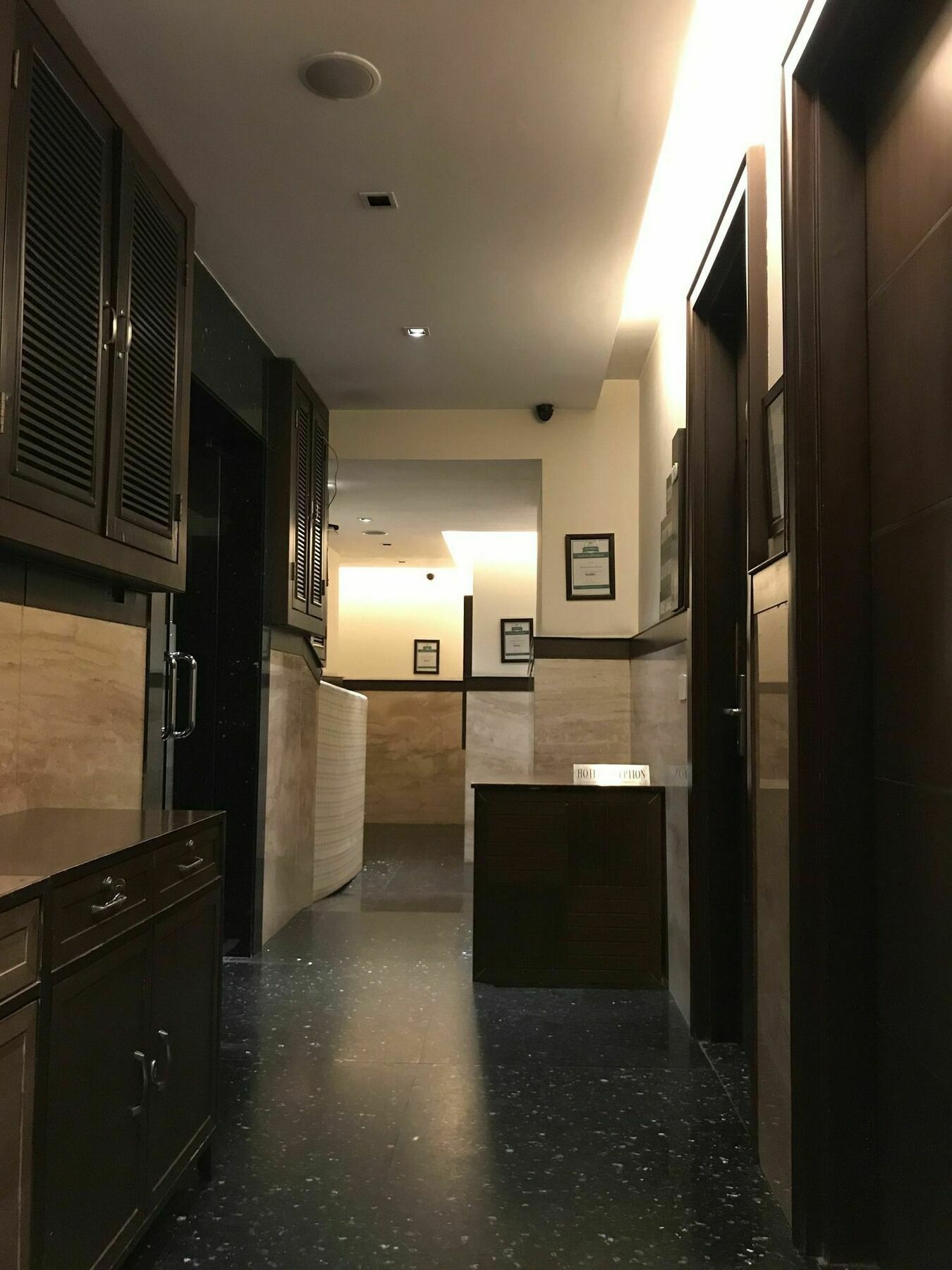 Metropolis Tourist Home New Delhi Exterior photo