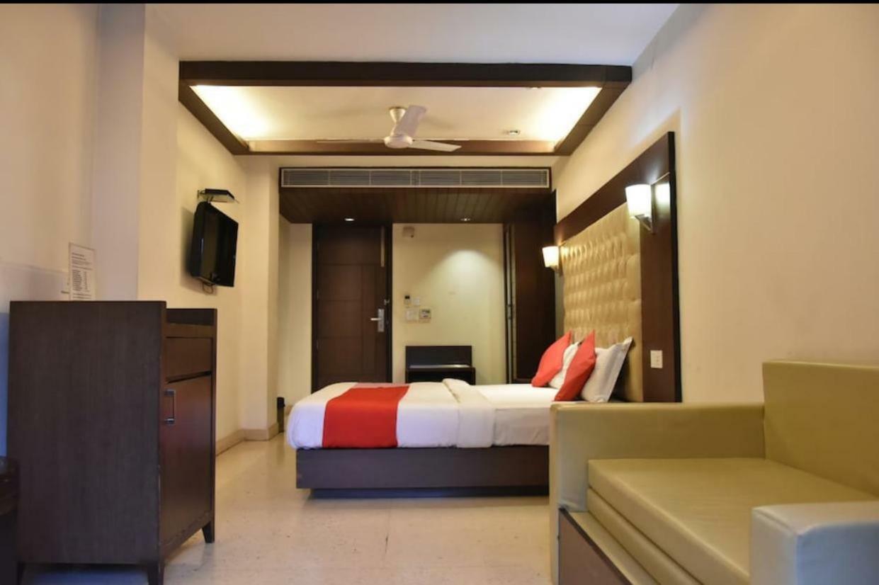 Metropolis Tourist Home New Delhi Exterior photo